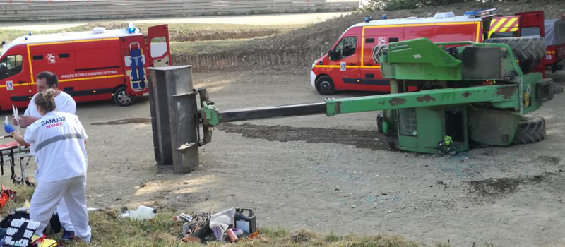 Un engin de manutention se renverse deux blessés