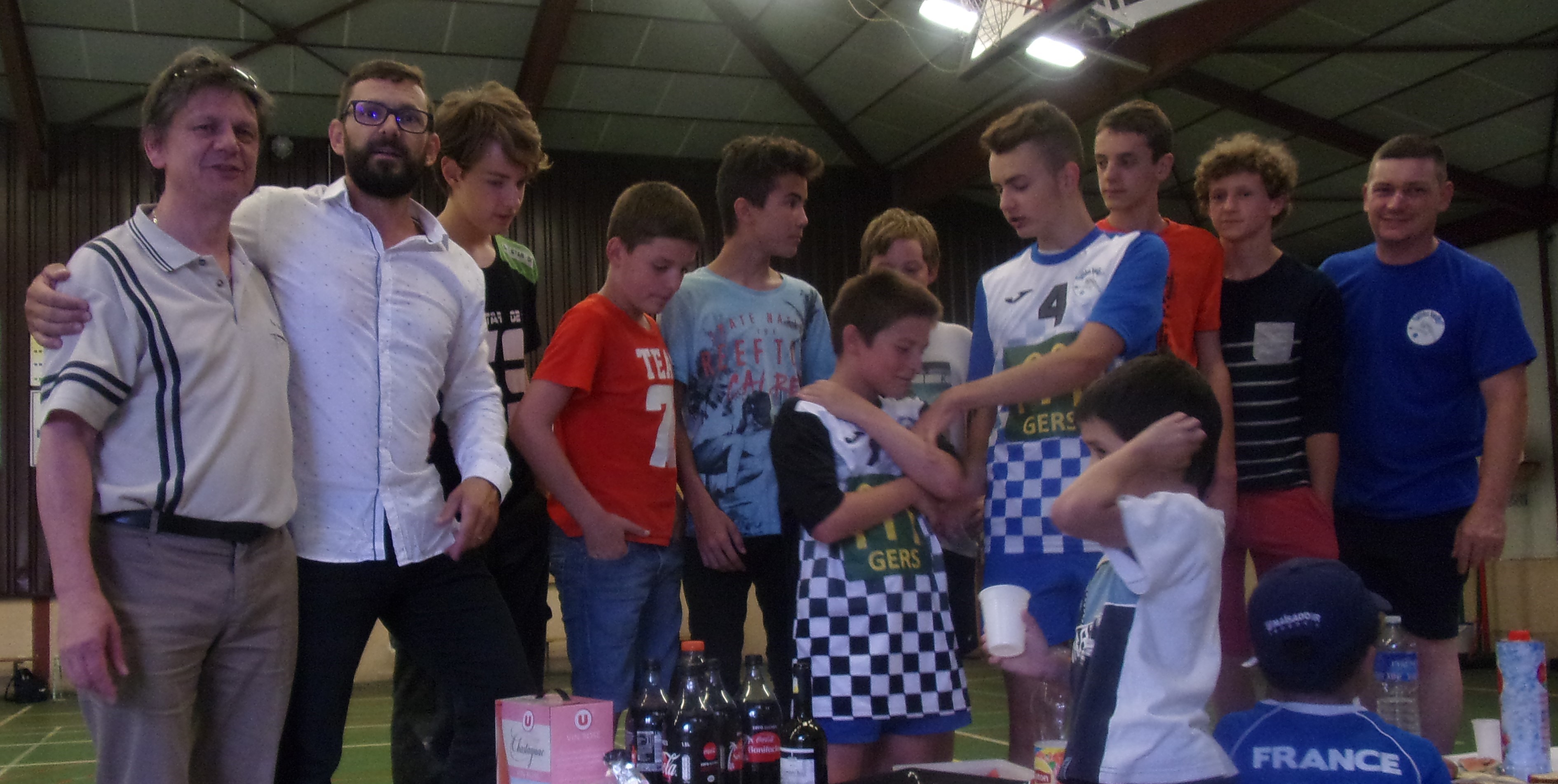 Nouveau maillot avec Jean-Davezac président Comité 32, , Nicolas Granier président Bastides, , Frédéric Julien trésorier de Bastides