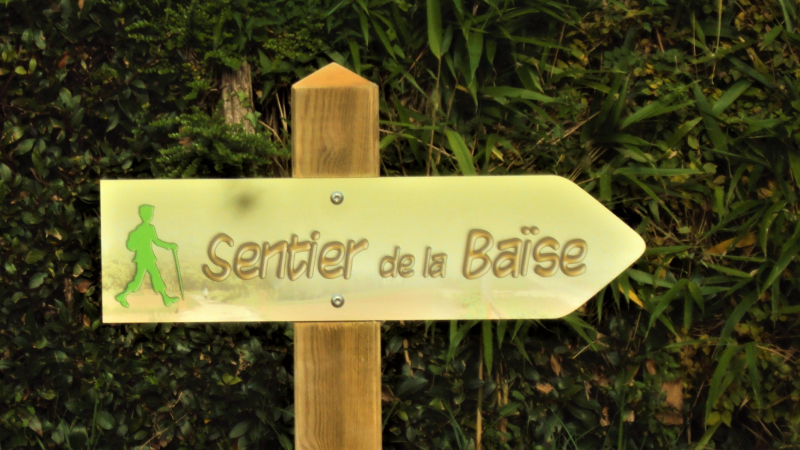 Valence-sur-Baïse - Le sentier de la Baïse: cordon ombilical entre l’abbaye et la bastide?