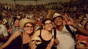  Photo de « 3 jeunes internes qui profitent d’un festival gersois