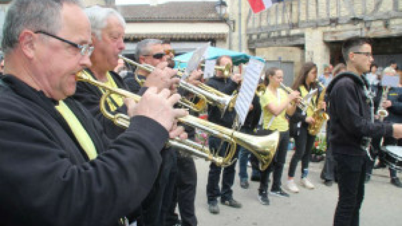 Castelnau d'Auzan-Labarrère :  Les fêtes à Labarrère