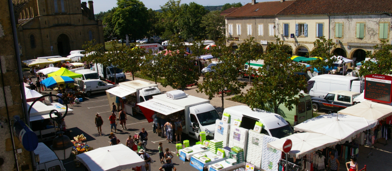Le joli marché du jeudi matin à Plaisance