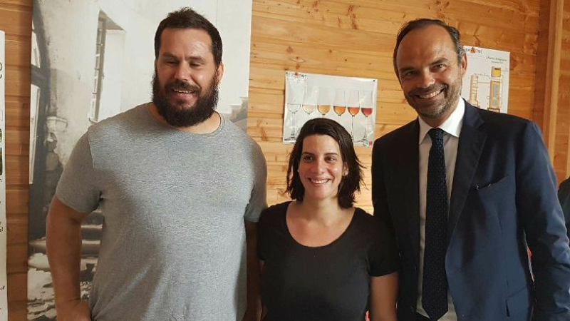 Le premier ministre repart avec un jambon de porc noir gascon