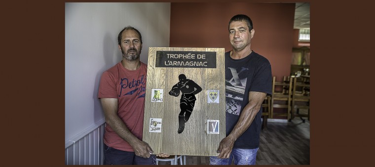 0 Le Trophée avec Alain Duclos et Laurent Lacoste 1bis 210817.jpg
