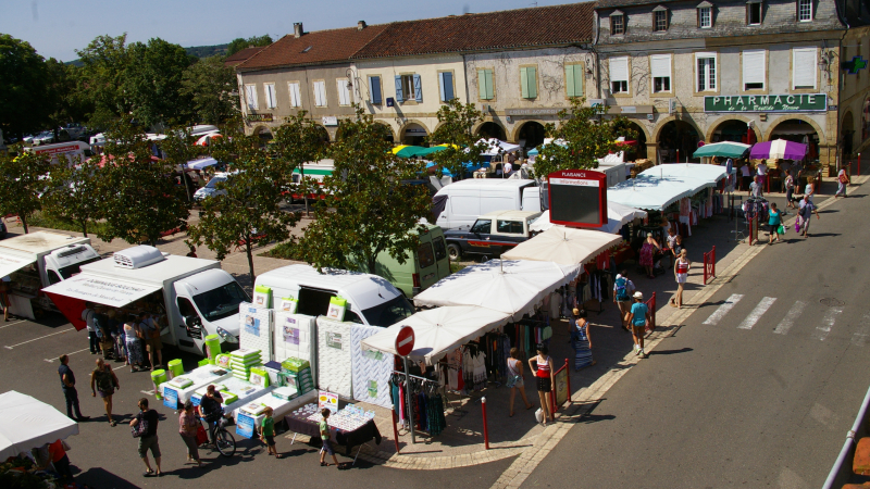 Le joli marché du jeudi matin à Plaisance 