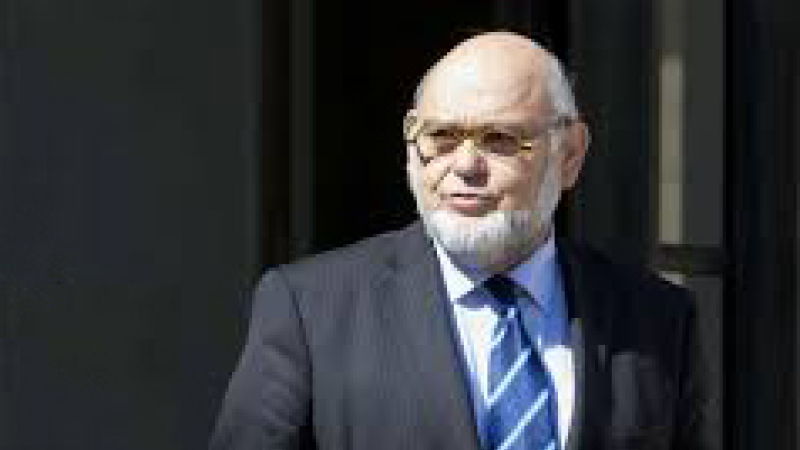 Robert Hue cède sa place aux nouvelles générations