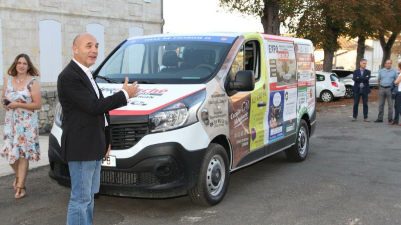 Un minibus pour les associations Condomoises 