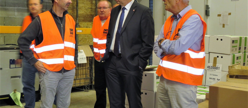 Visite surprise du député Jean René Cazeneuve à la Banque Alimentaire