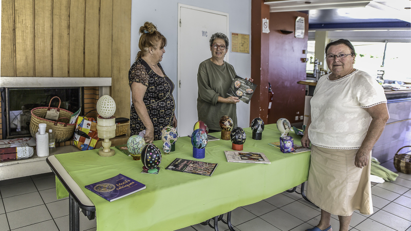 Caupenne-d’Armagnac – Les Papillons jaunes décorent des œufs d’autruche