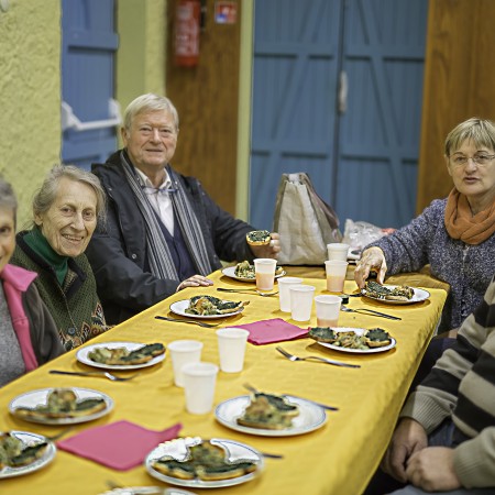 9 Jacques Tartas et des CM à table 1bis 081117.jpg