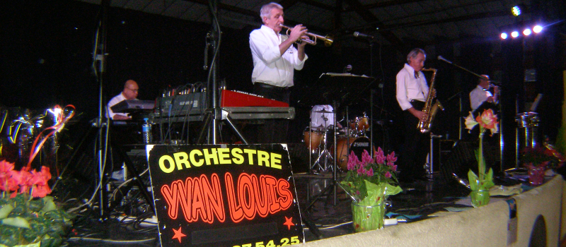 Un bal, deux formations musicales