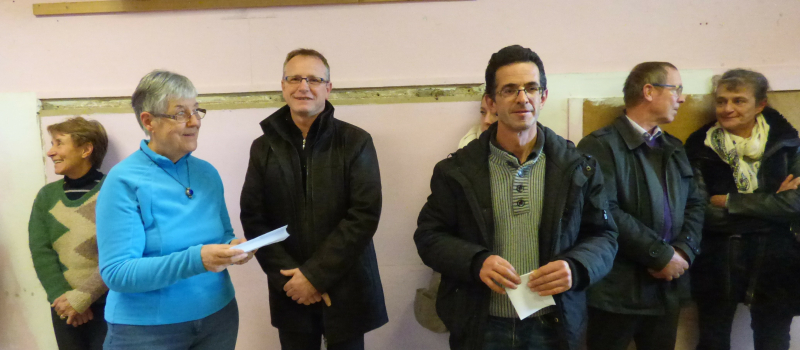 Remise de bons cadeaux à Energie M4