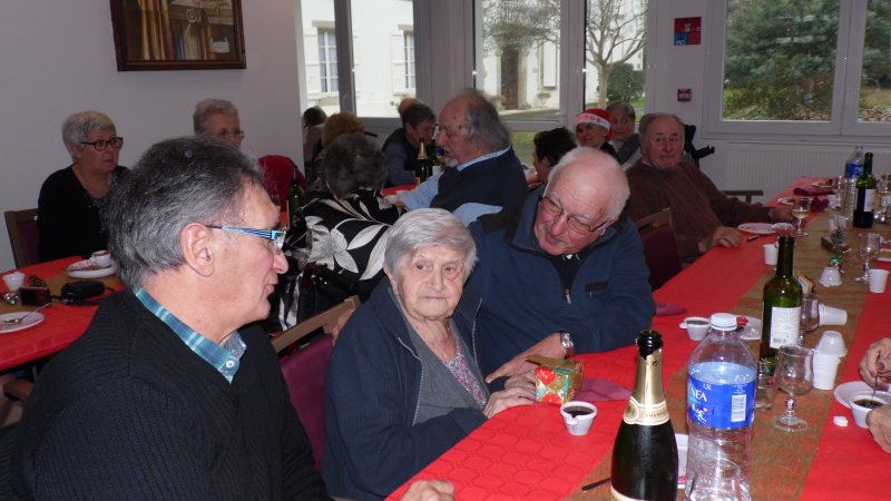 Repas des résidents et des familles à Noël Cité Saint-Joseph