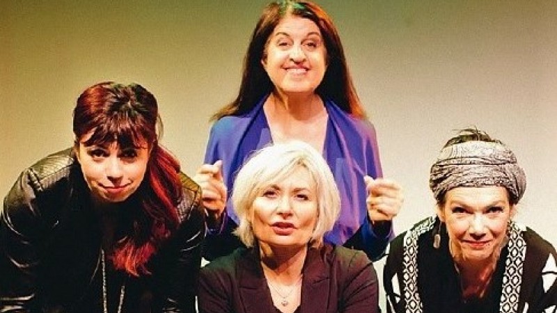 "Et pendant ce temps, Simone Veille !" au Théâtre des Carmes