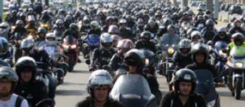 Les Motards en colère du Gers manifestent