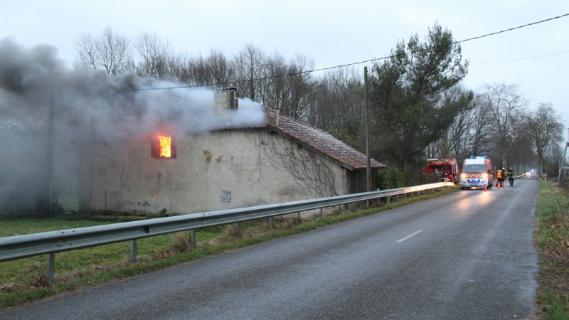 Une habitation détruite par un incendie.