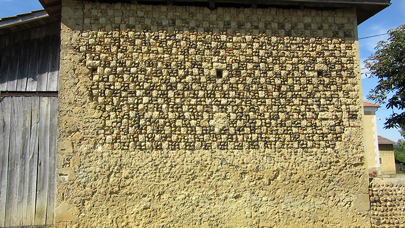 Les murs en damiers livreront-ils leur secret 