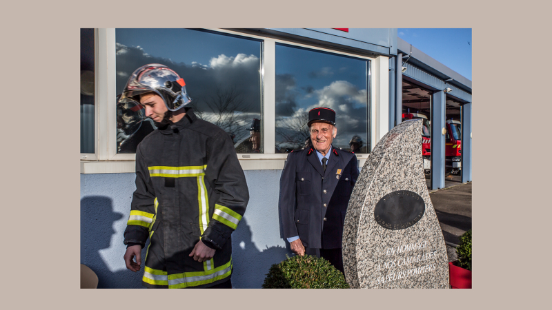 Le Houga – Une stèle en hommage aux sapeurs-pompiers