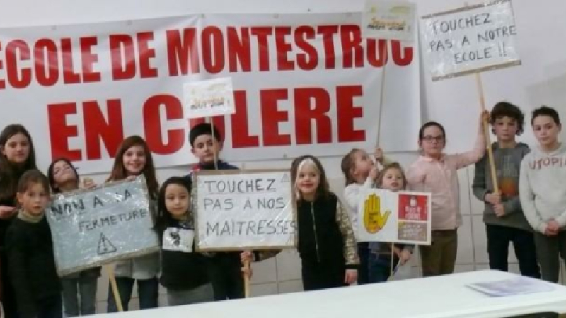 Une dictée en appel au secours pour maintenir un poste d'enseignant