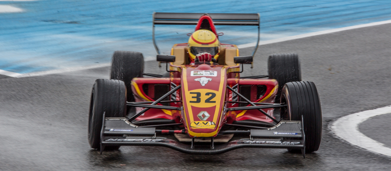 Nogaro – Daniel Harout sur Formule Renault face à des F3
