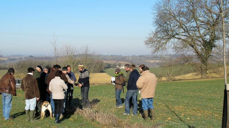 Une délégation d'agriculteurs Picards du Santerre en visite chez des agriculteurs du réseau Agr'eau