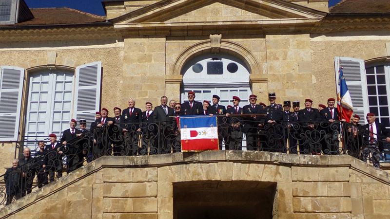 Retrouvailles entre parachutistes gersois