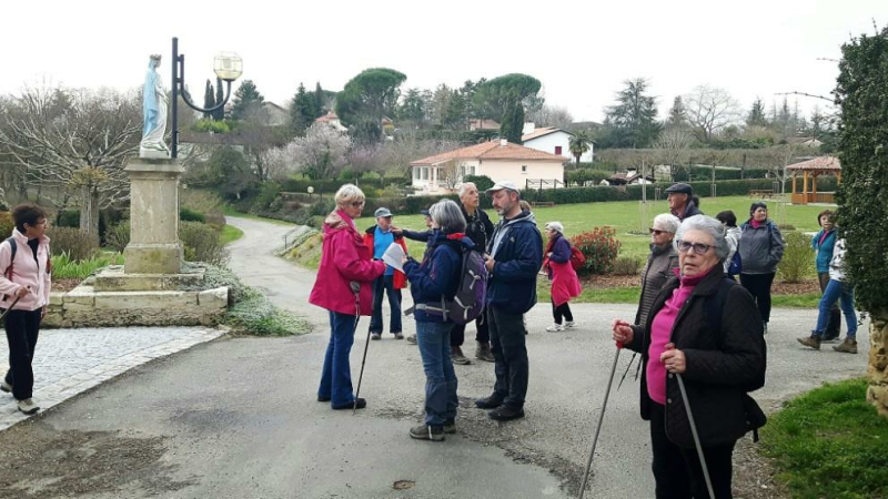Le club de Rando des coteaux de Lagardère en visite à Castin