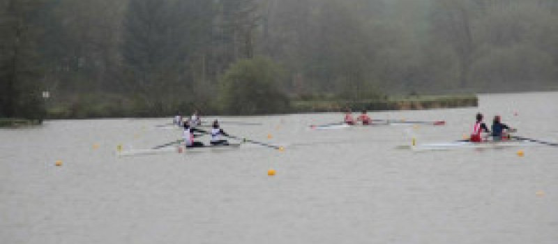 Au lac de l’Uby, les compétitions d’aviron débutent
