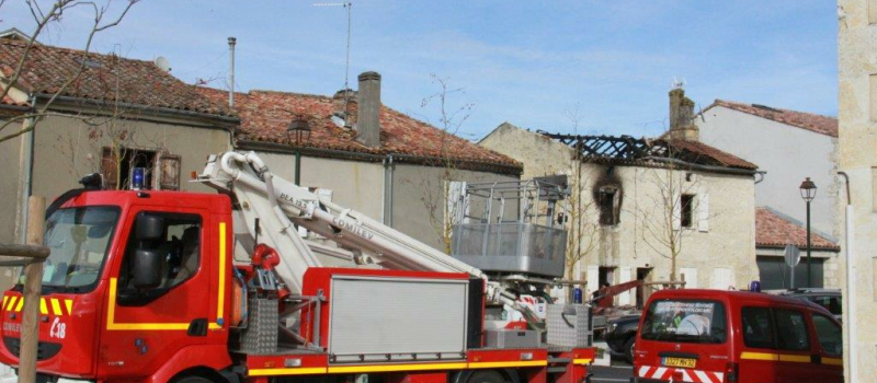 Une maison d'habitation détruite par un incendie