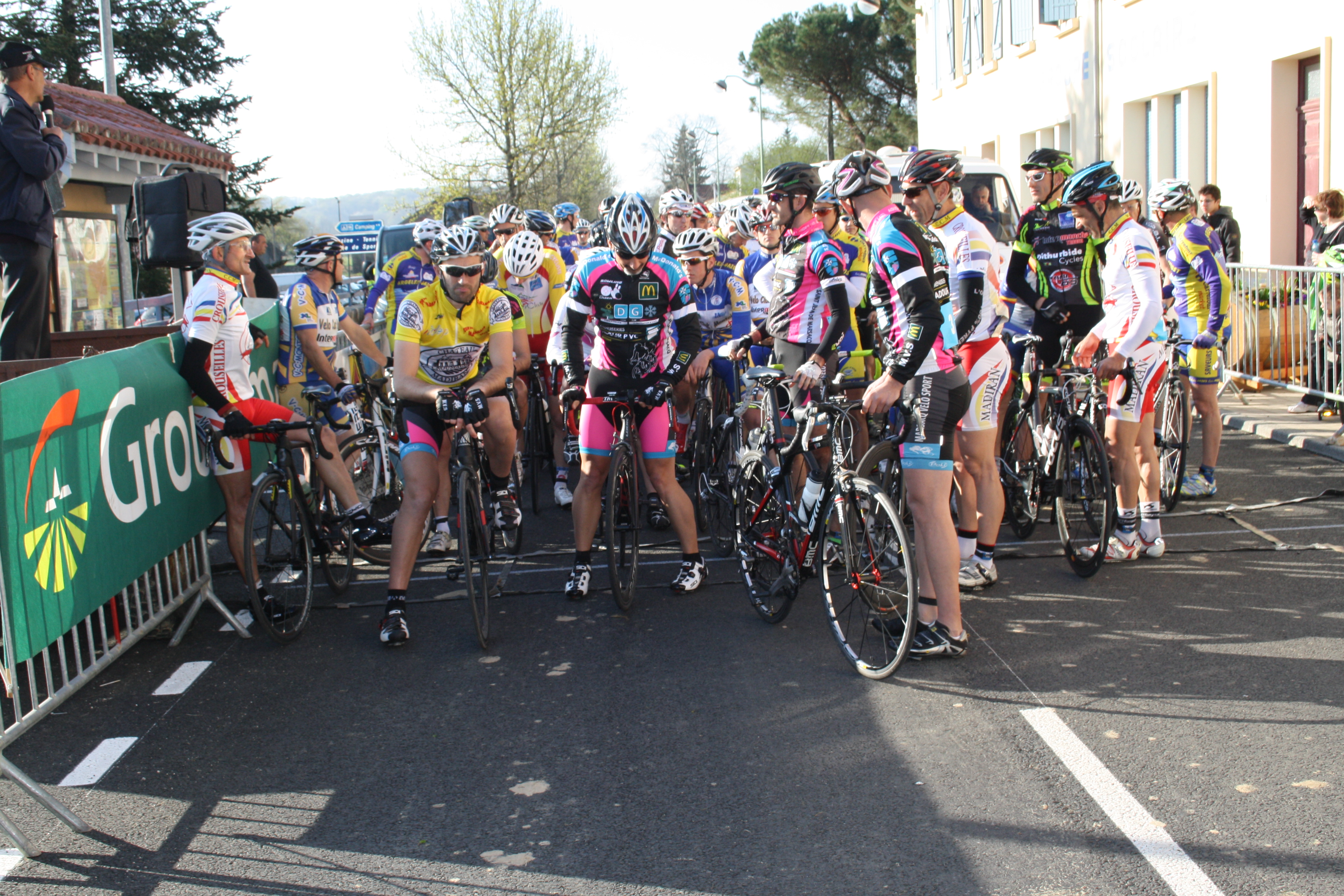 200 coureurs au départ de la classique Madiranaise  Crédit photo archives Lionel Lemaire