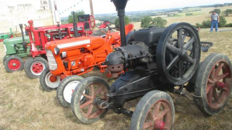 Exposition de vieux tracteurs