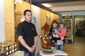 Émeric, Syndele, Zélya et la pièce en chocolat