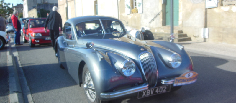 Une belle concentration de voitures anciennes