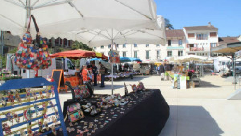 Le premier marché sur la place Armagnac