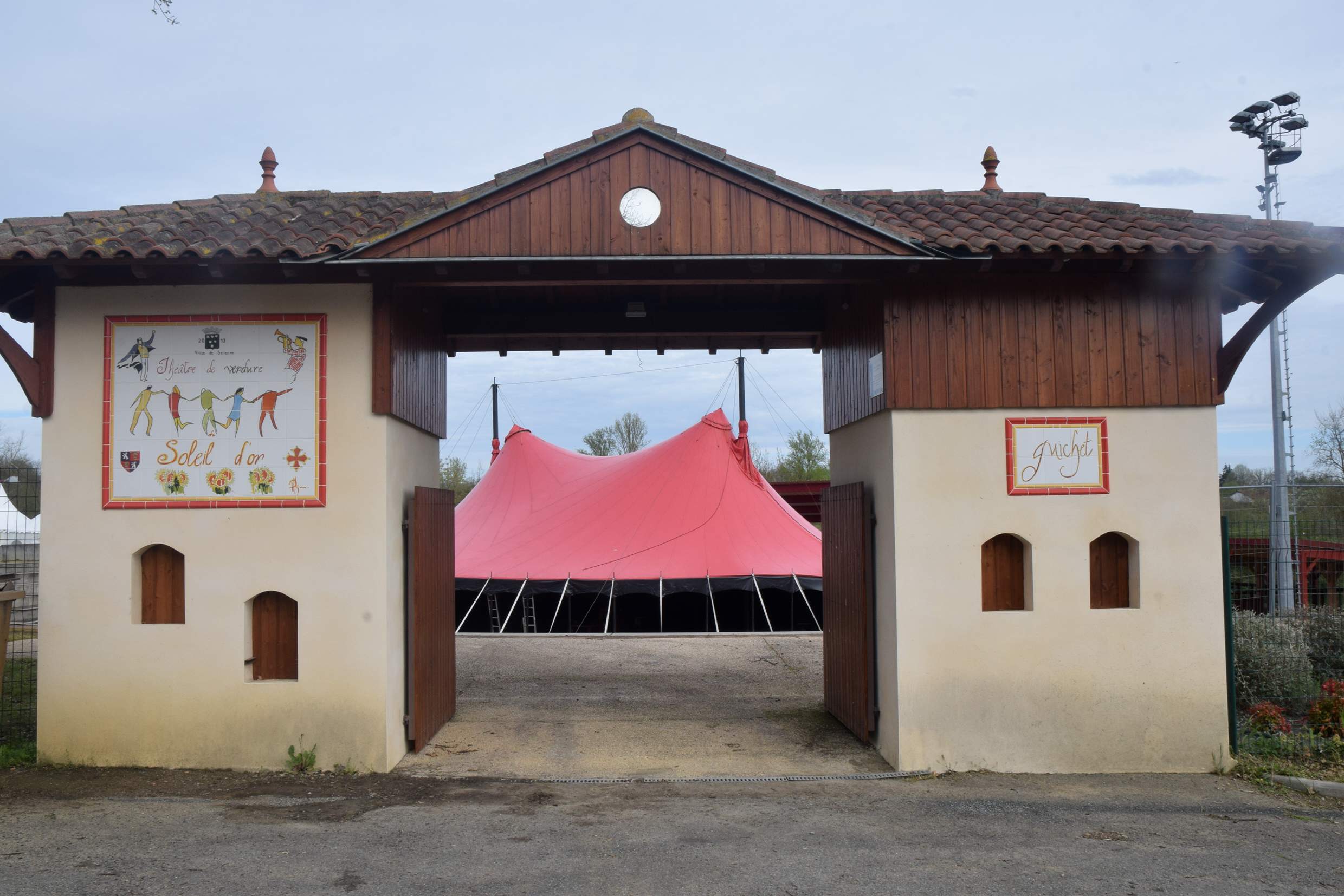 D'un côté le festival INN, de l'autre le festival OFF