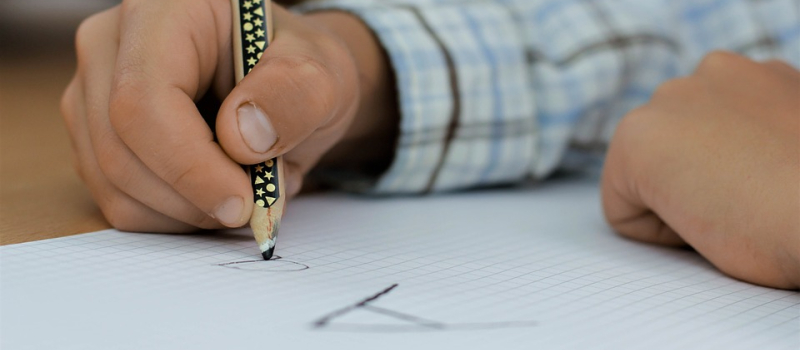 Quand les établissements privés prennent des libertés avec le calendrier et oublient le devoir de mémoire.