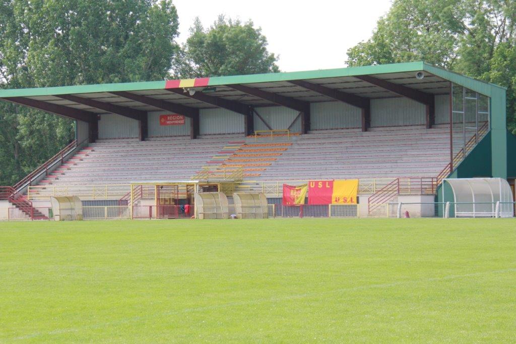Le Stade Fernand Lapalu aven le repas et le match