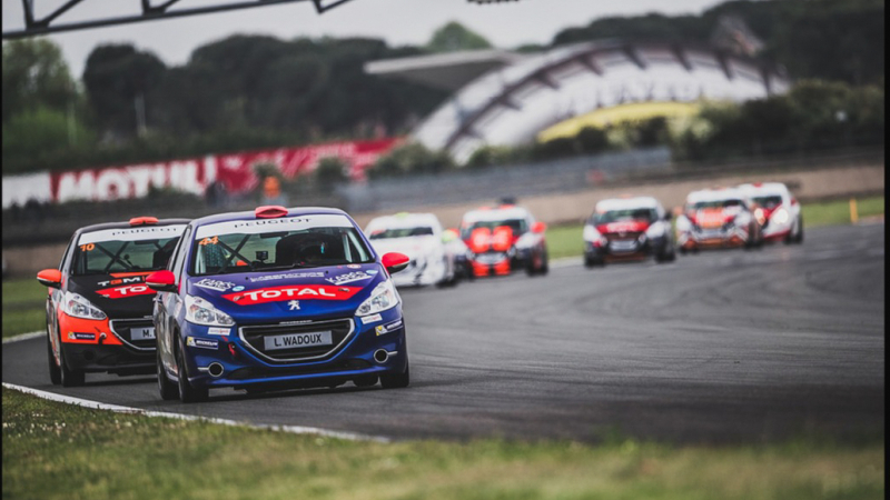 Lutte passionnante aux Rencontres Peugeot Sport de Nogaro  