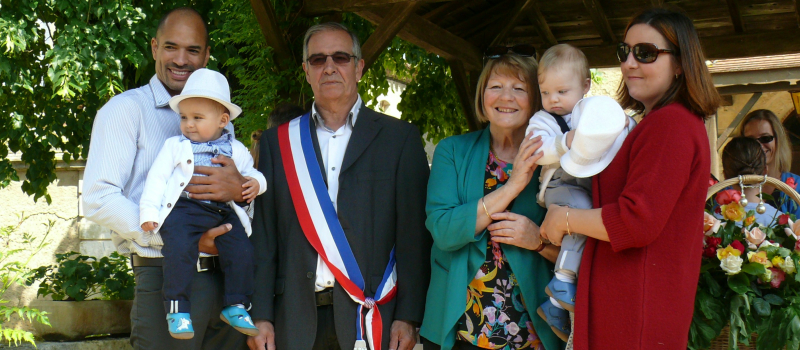 Ethan et Mathis baptisés civilement par leur grand-père