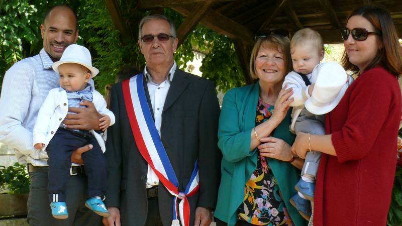 Ethan et Mathis baptisés civilement par leur grand-père
