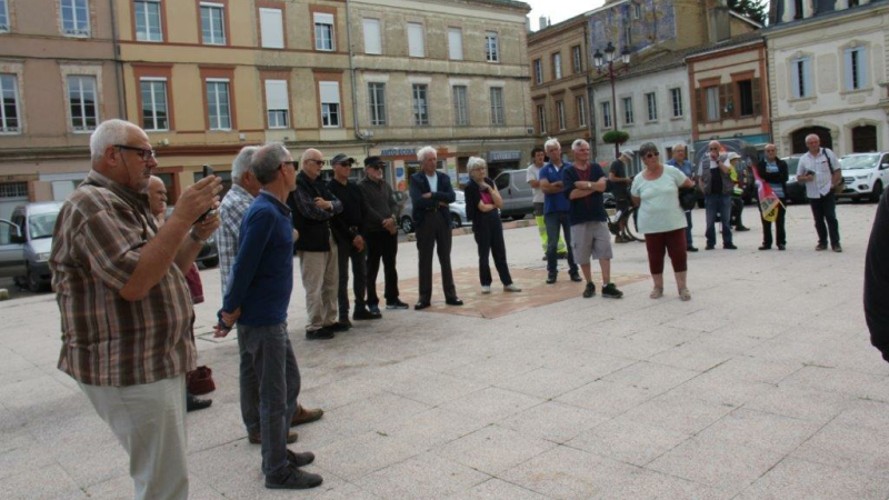 manifestation de retraités dans la commune