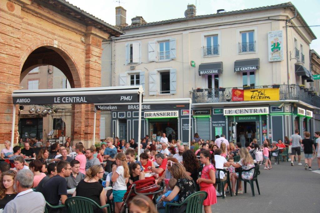 le  café central pmu de la famille Carponcin