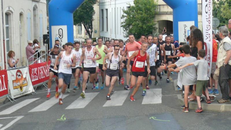 Plus de 300 concurrents ont participé à la course "Sur les pas de d'Artagnan" 
