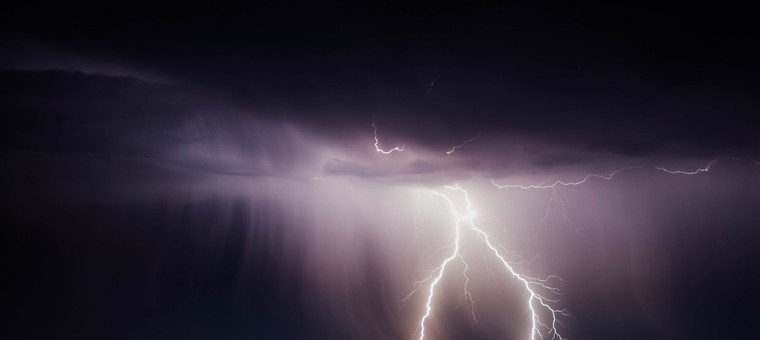 lightning-bolt-768801_960_720.jpg