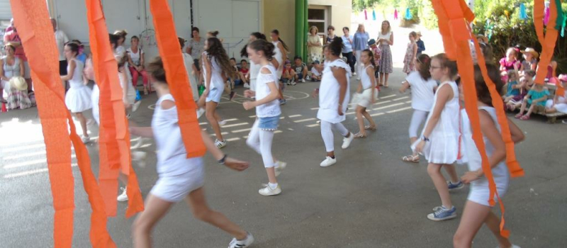 A l'ALAE on chante et on enchante...en plus on sait danser