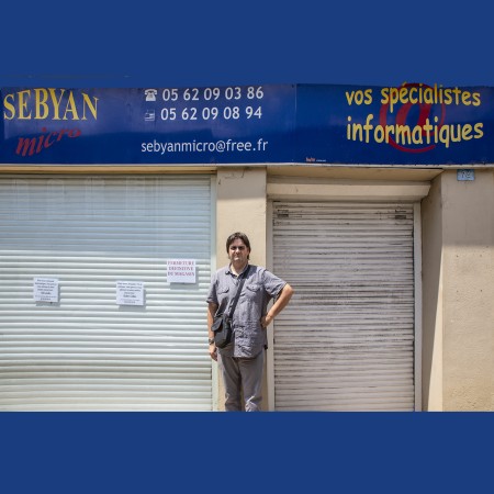 0 Yannick Bertrand  devant son magasin fermé 1bis 060718.jpg