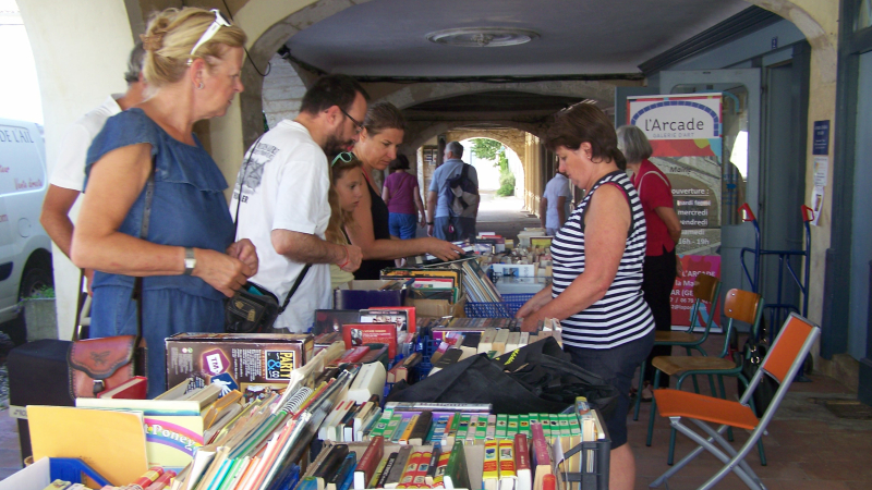 Vente de livres désherbés par la médiathèque