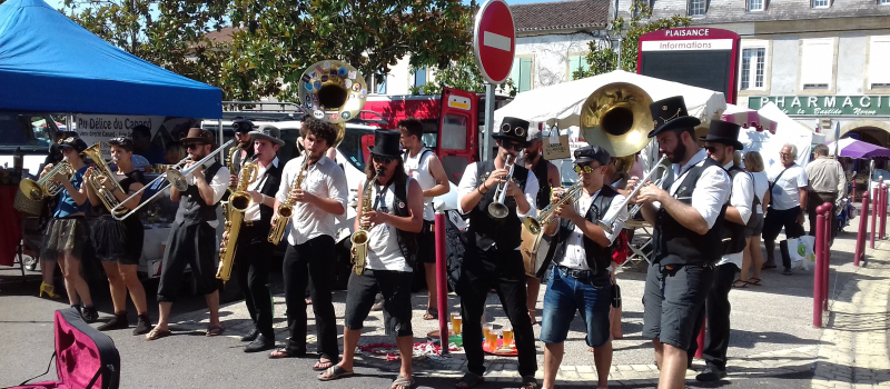 Le joli marché du jeudi matin à Plaisance 