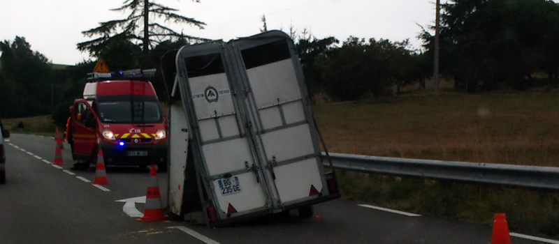 Collision entre un van et un véhicule de tourisme