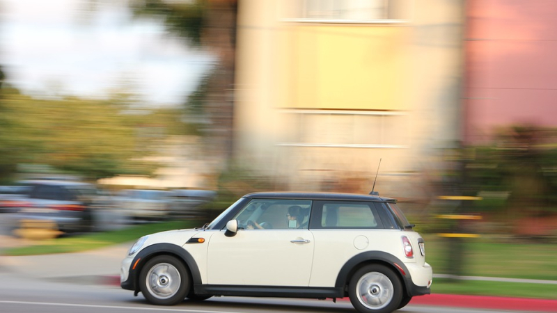 Sondage - L'amour des Français pour leur première voiture